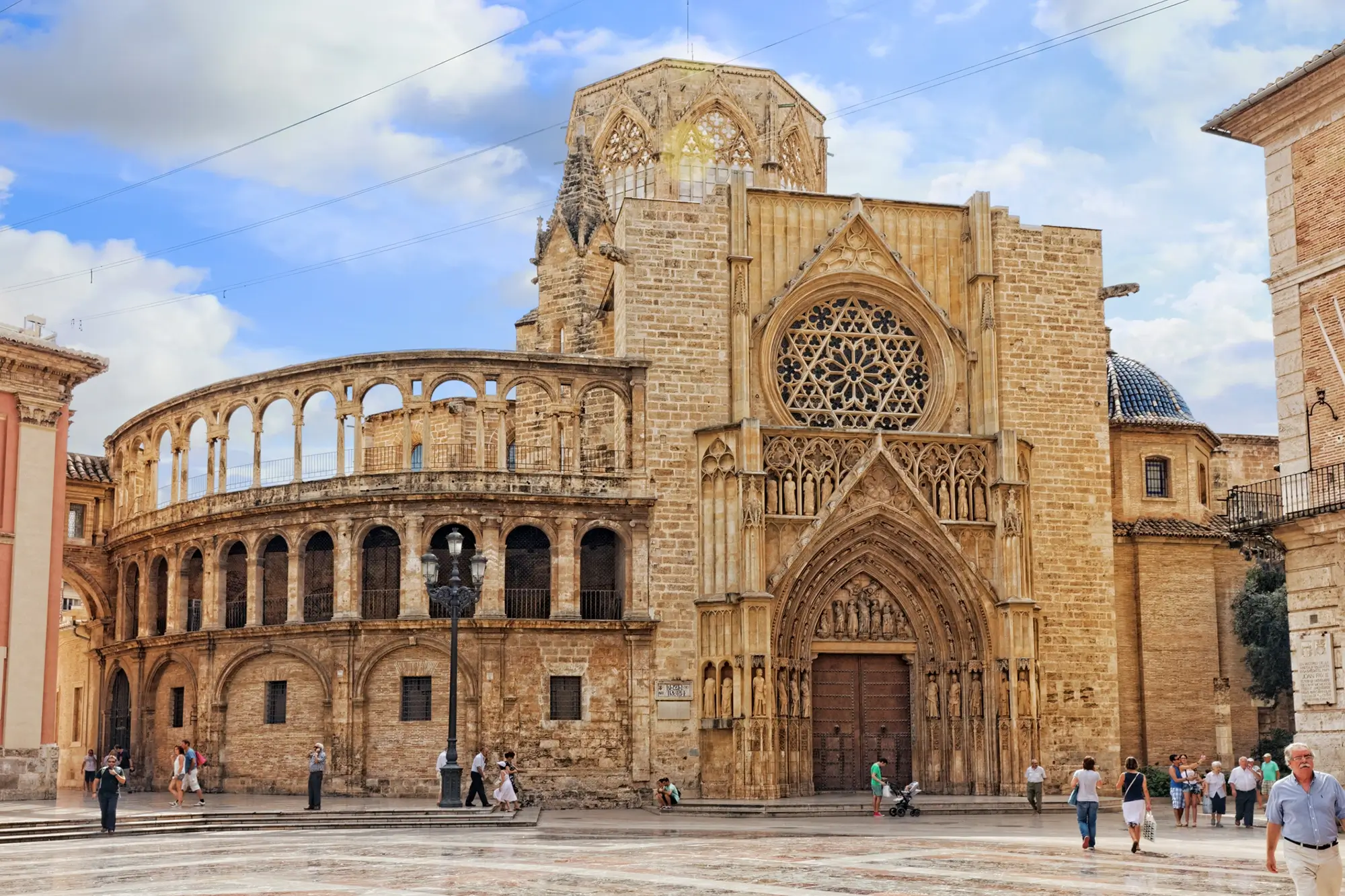 Detalle del ábside románico de la Catedral de Valencia