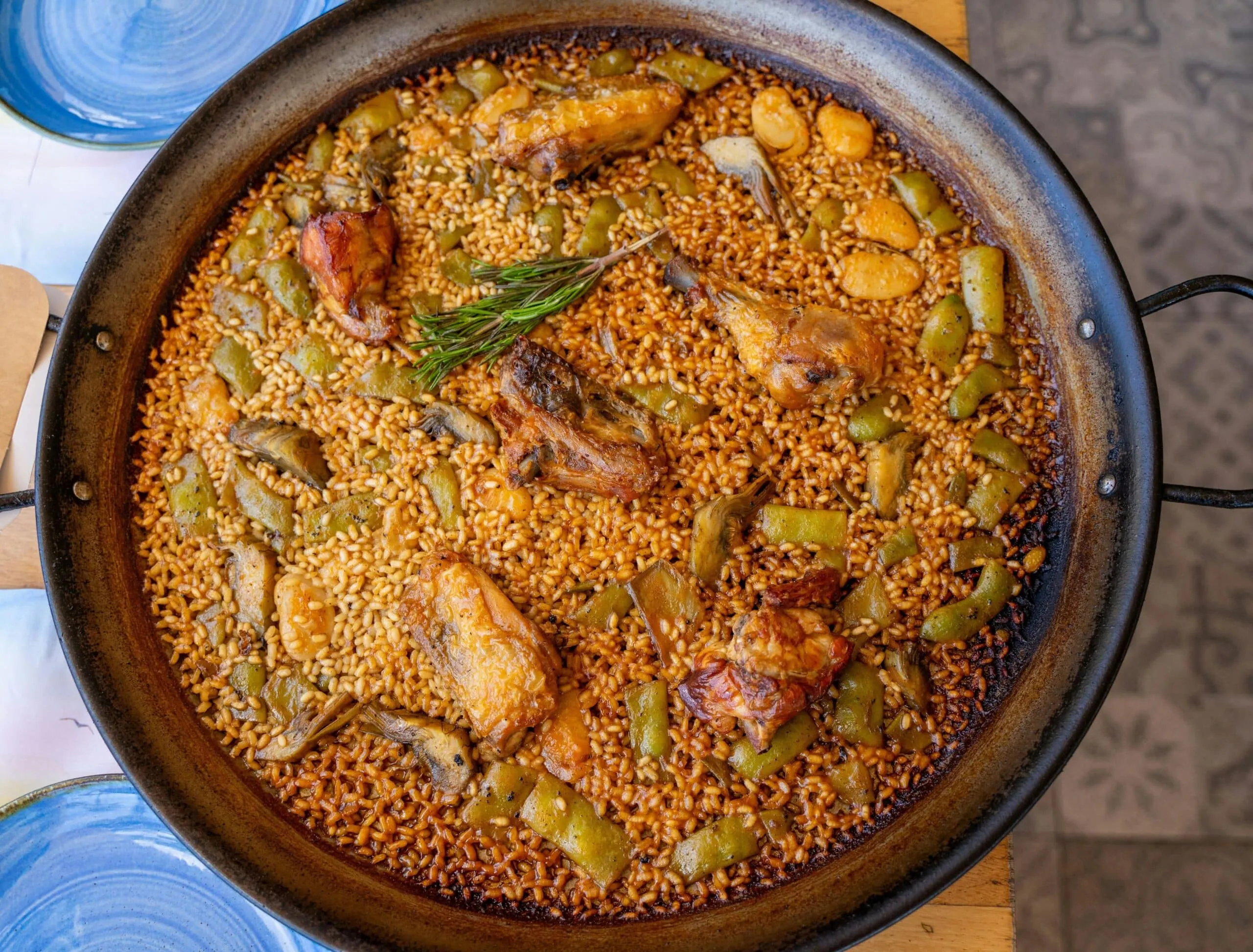 Paella a la leña en el restaurante Casa Carmela de Valencia