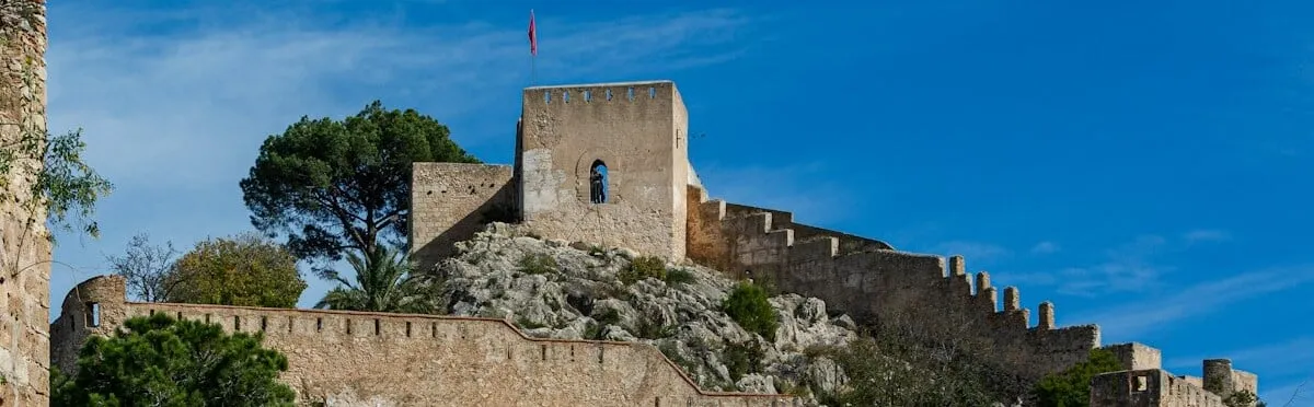 Castillo de Xàtiva sobre la sierra Vernissa