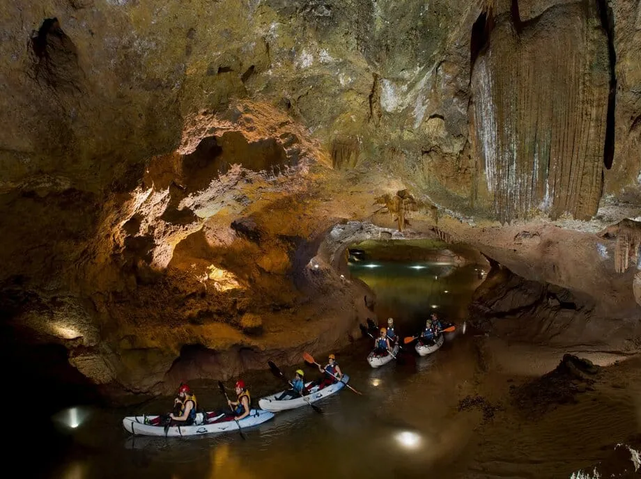 Río subterráneo navegable de las Coves de Sant Josep