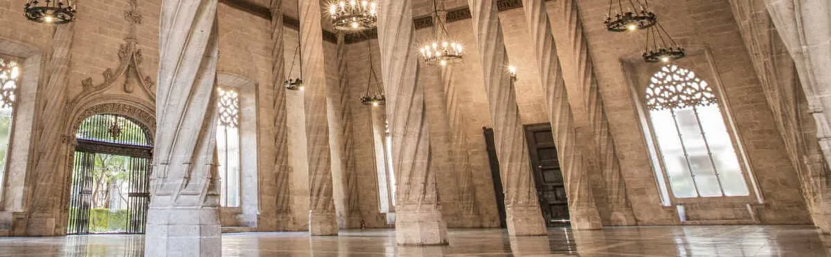 Columnas salomónicas de la Sala de Contratación de la Lonja de la Seda de Valencia