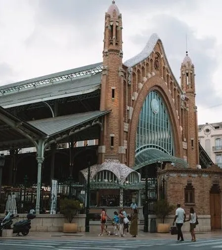 Interior del Mercado de Colón, hoy espacio gastronómico