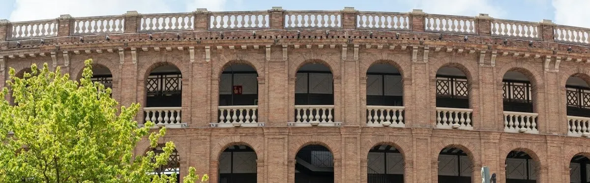 Plaza de toros de Valencia, de estilo neoclásico