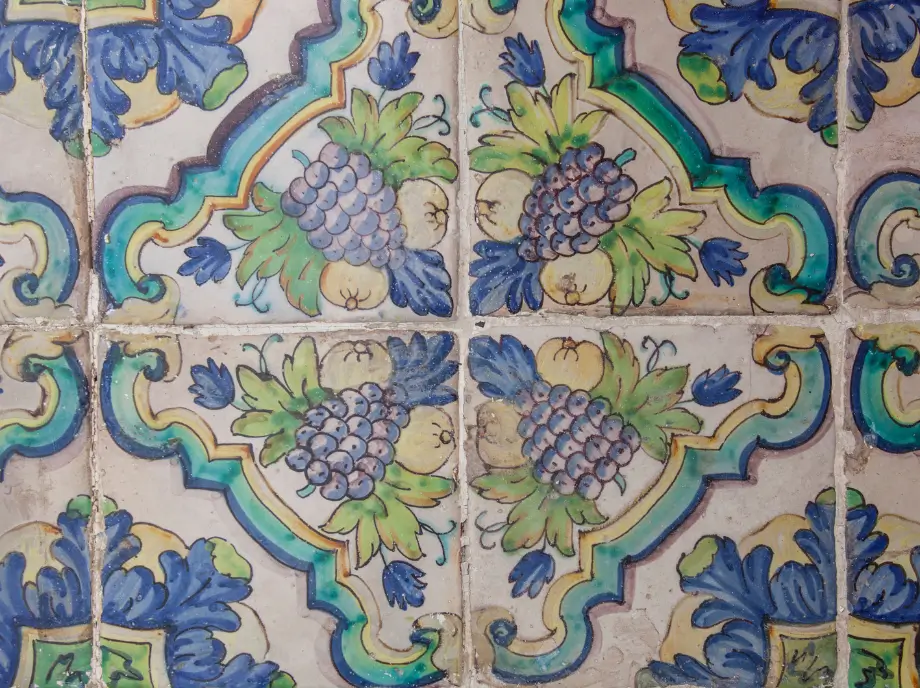 Mosaïque historique à Valence, symbole de l'héritage de la soie.