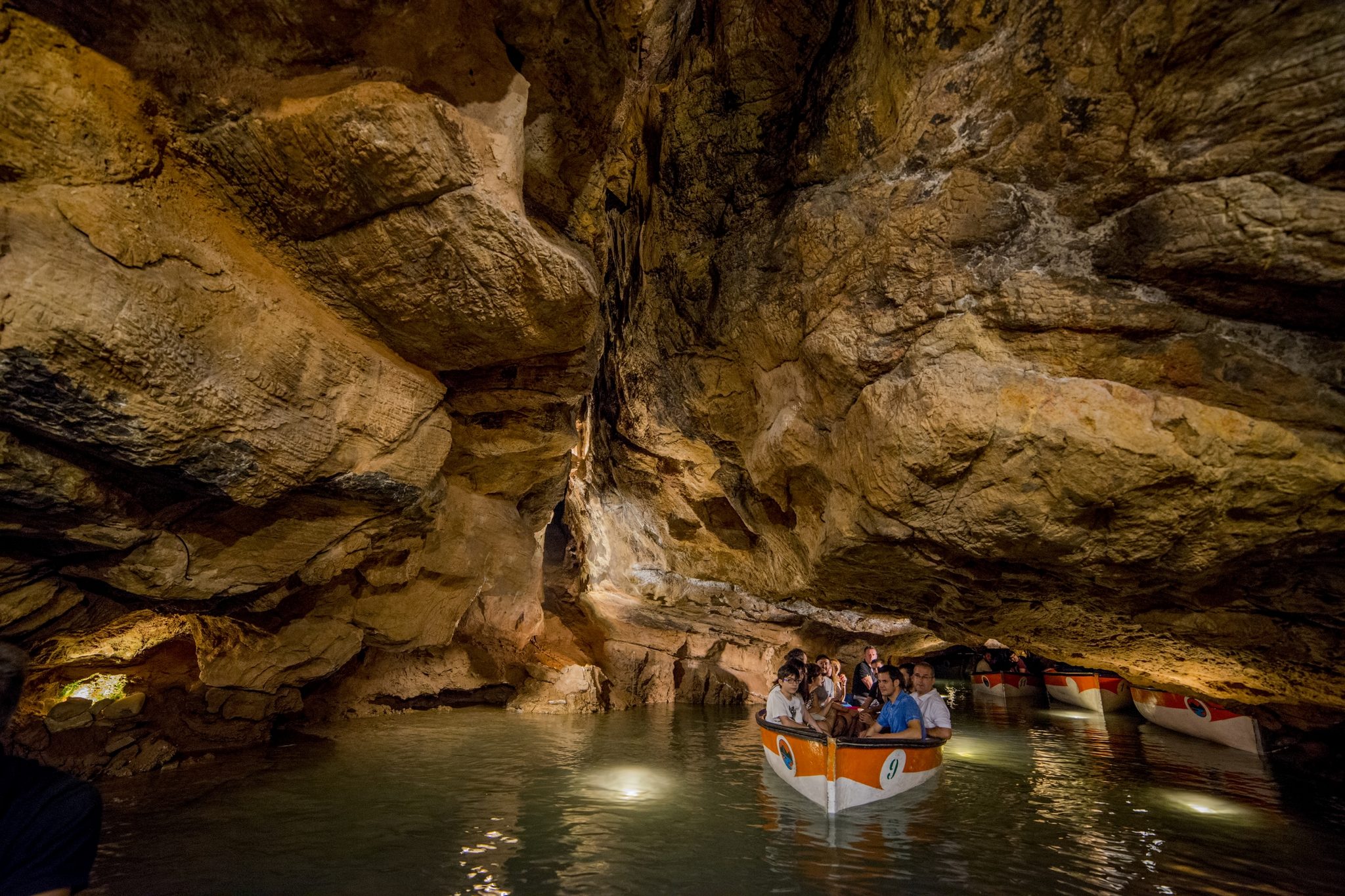 Paseo en barca por el río subterráneo de las Cuevas de San José