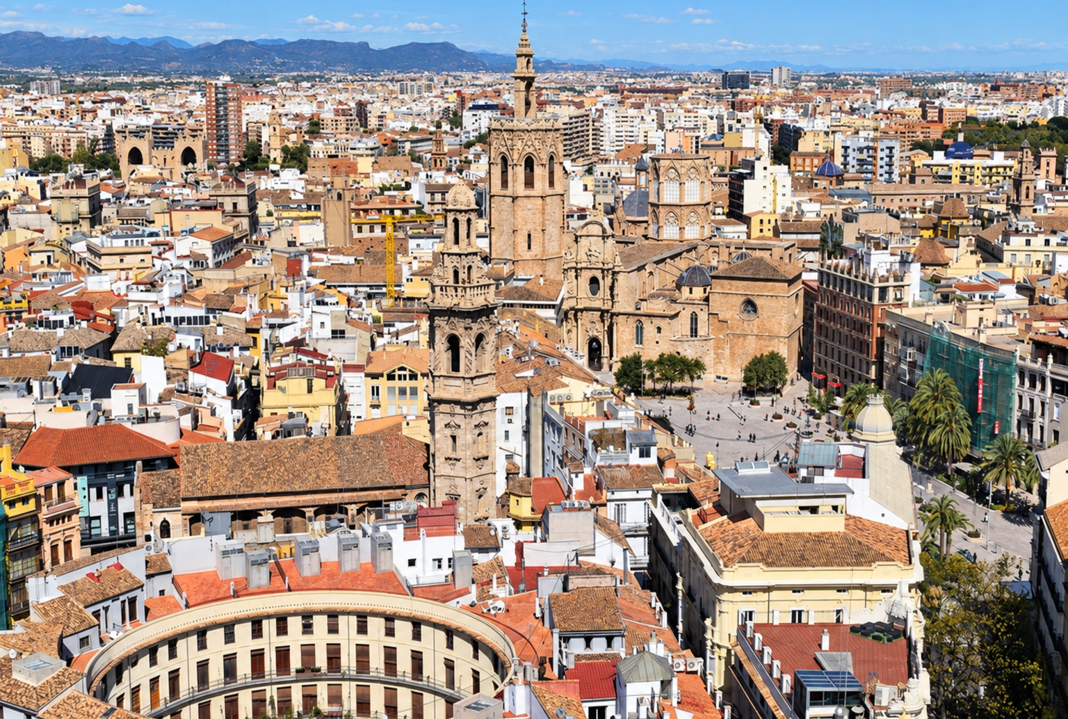 Panorámica del casco antiguo de Valencia con vistas a la Plaza Redonda o el Miguelete