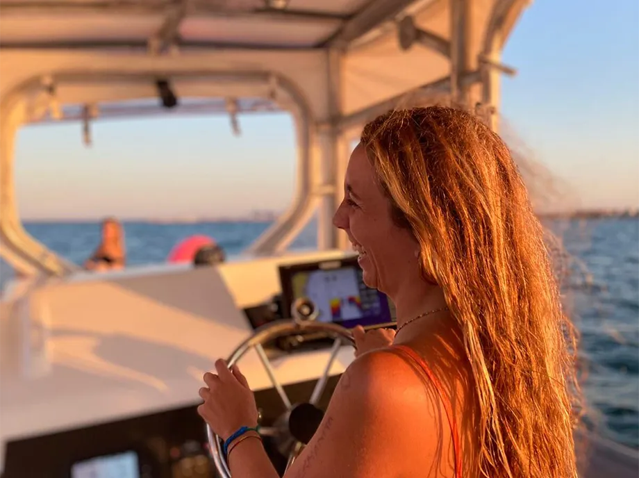 Alquiler de lancha privada en Valencia para paseo por la costa