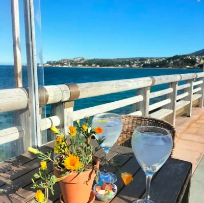 Gin tonic servito su una terrazza a Dénia