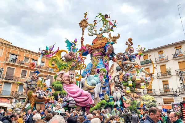 Ambiente en las calles de Valencia durante las Fallas