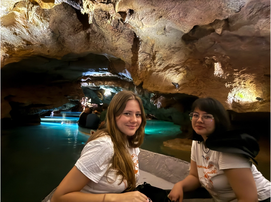 Recorrido en barca por el interior de las cuevas de San José