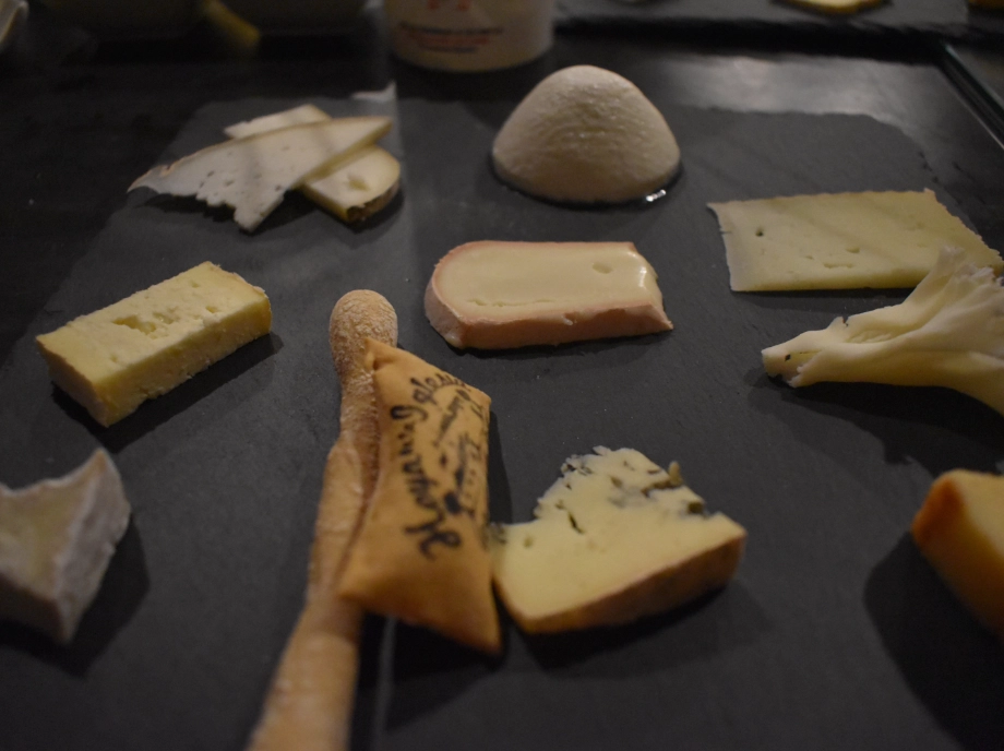 Experience with cheese tasting at the cheese factory in Utiel-Requena