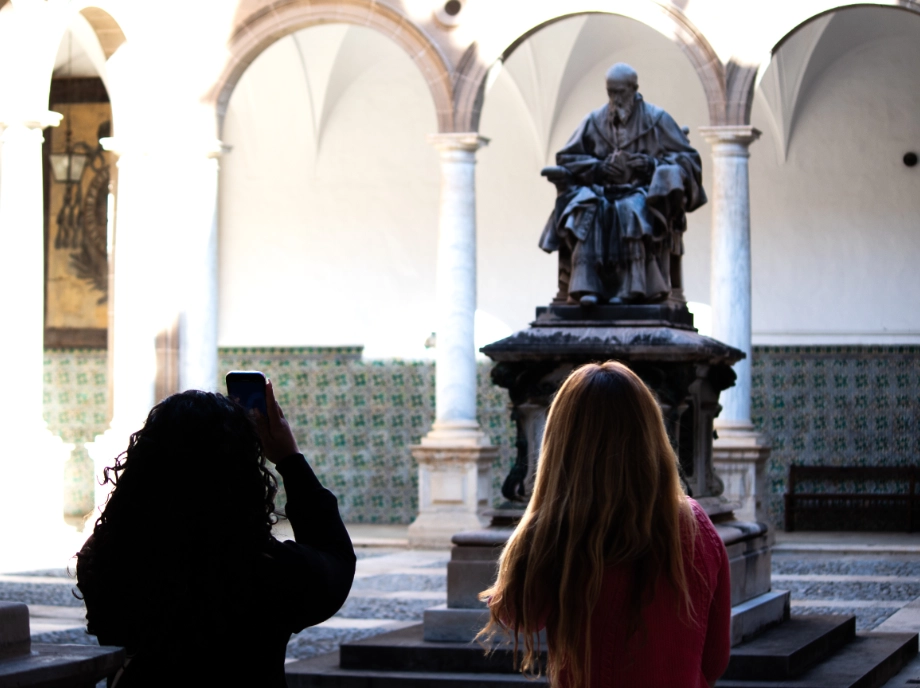 Fotografiando la escultura del Patriarca