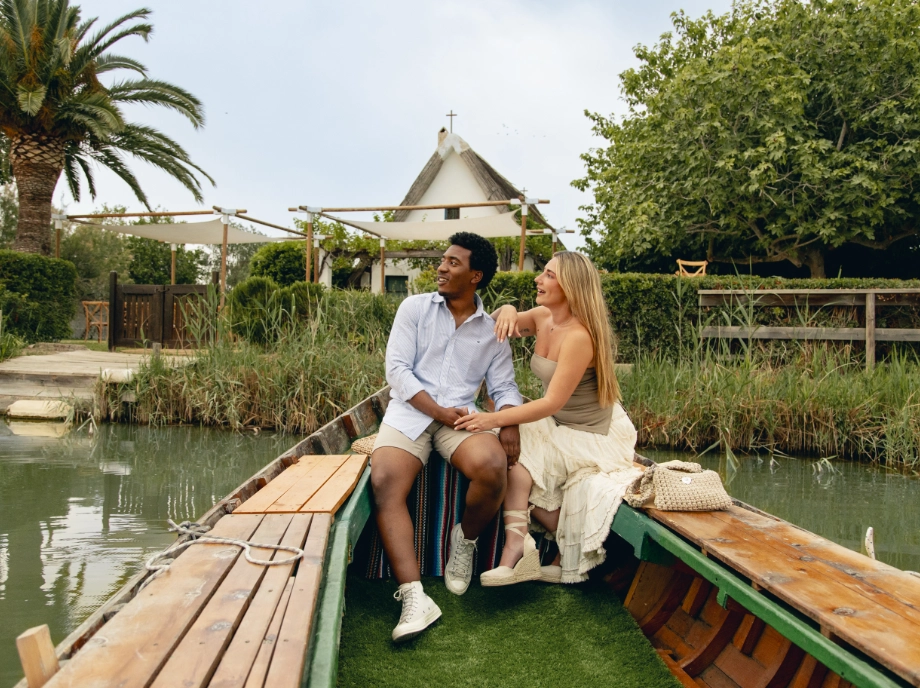 Paseo romántico en barca por la Albufera al atardecer